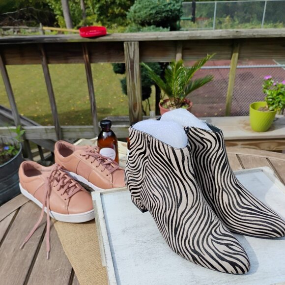 Zebra Print Leather Ankle Booties – Size 6W – Pointed Toe Block Heel - Picture 2 of 4
